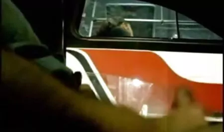 انگشت های شکاف را بین بچه ها انگشت می گذارد و یک عکس سکسی ساپورت پوشان عسل از جنس POV می دهد