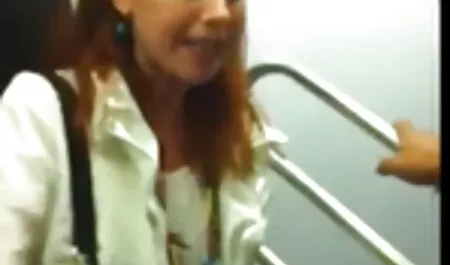 از دست دادن عکس سکسی متحرک خارجی یک دختر خردسال عمیق خانگی در دوربین