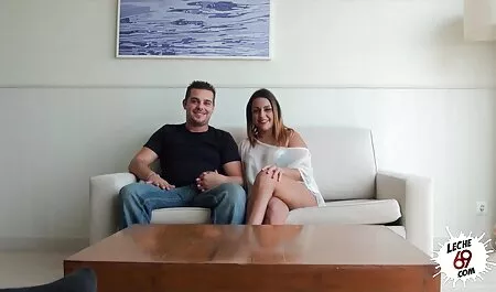 این زن و شوهر داغ یک عکس شهوانی خارجی شخص اول را در یک مکان عمومی انجام می دهند