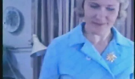 یک دختر جوان با عكس سكسي كس خالکوبی به بازیگران پورنو آمد