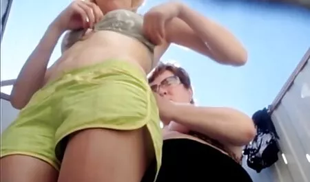 شخص ساده و معصوم سکسی در حال انجام blowjob سخت در تصاویر سکس زنان خارجی یک مکان عمومی