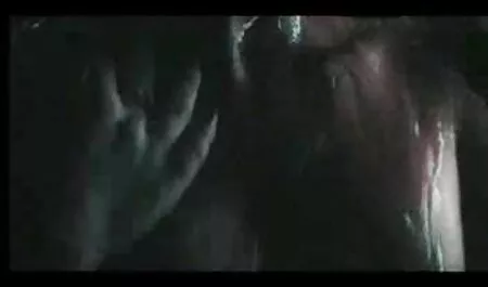 بلوند عكس سكسى كس ناز خروس بزرگی را در دهان گرفت و آن را روی زانوهایش نوازش داد