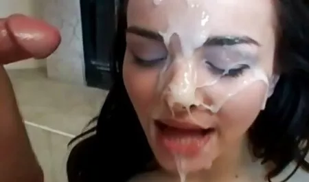 من با یک مرد در اینترنت آشنا شدم و از طریق وب کم استمناء را دانلود عکس کیرو کوس به او نشان دادم