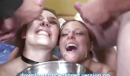 ژیمناست برهنه نشانهای طاس عكس سكسى كس را در حالتهای باز نشان می دهد